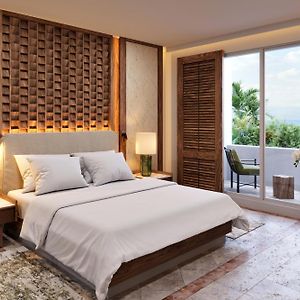 Club Luxury Junior Suite 1 King Ocean facing view